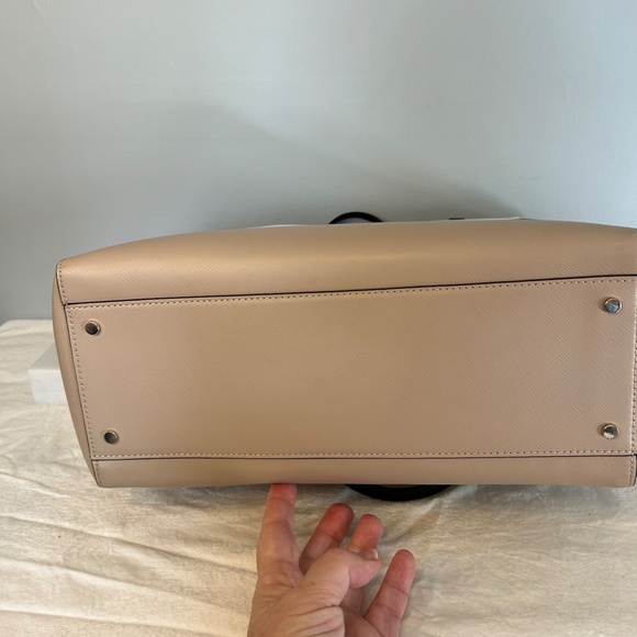 EUC Kate Spade | Large Leather Staci Tote bag | Colorblock Tan & White - Picture 3 of 9